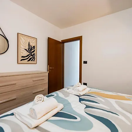 Guesthost - Dolce Flat Near The شقة